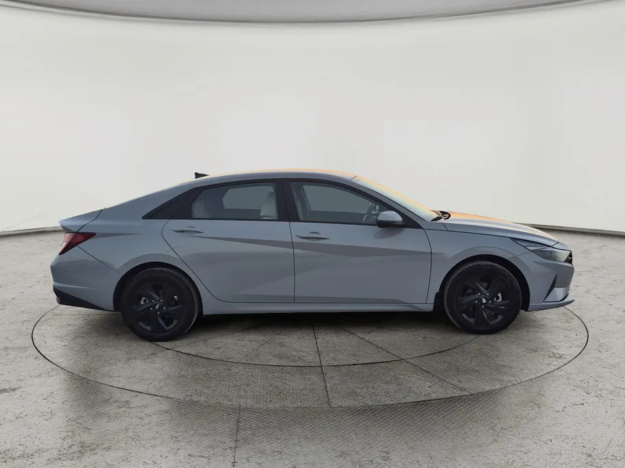2023 Hyundai Elantra Smart 
