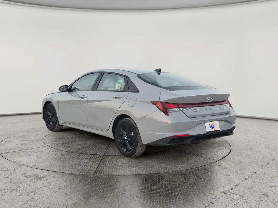 2023 Hyundai Elantra Smart 
