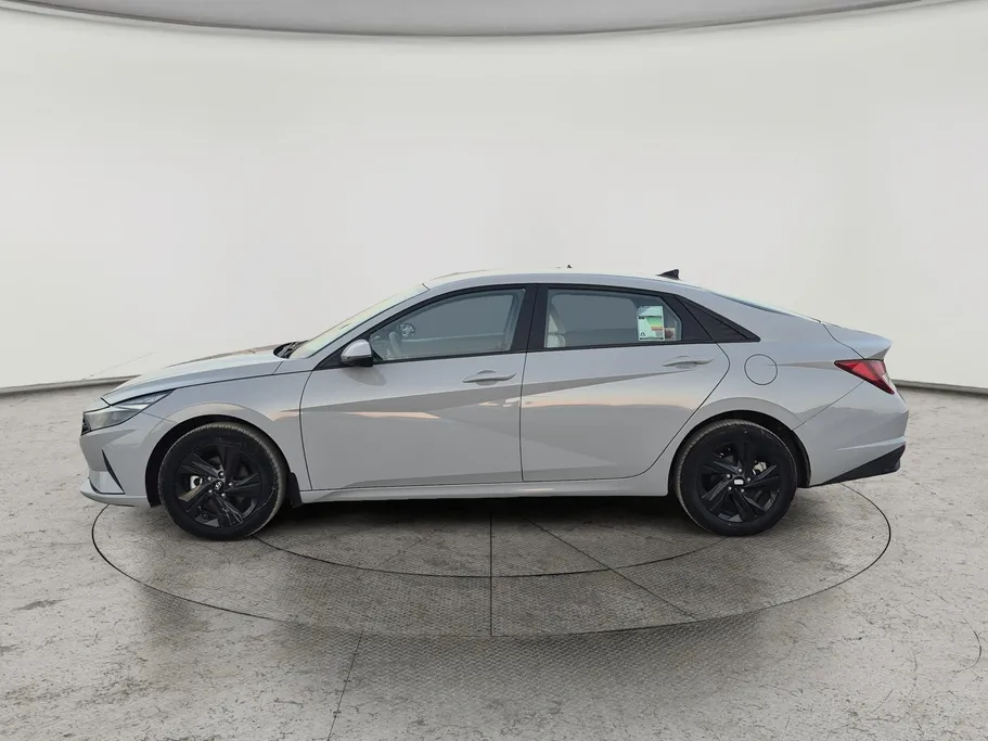 2023 Hyundai Elantra Smart 