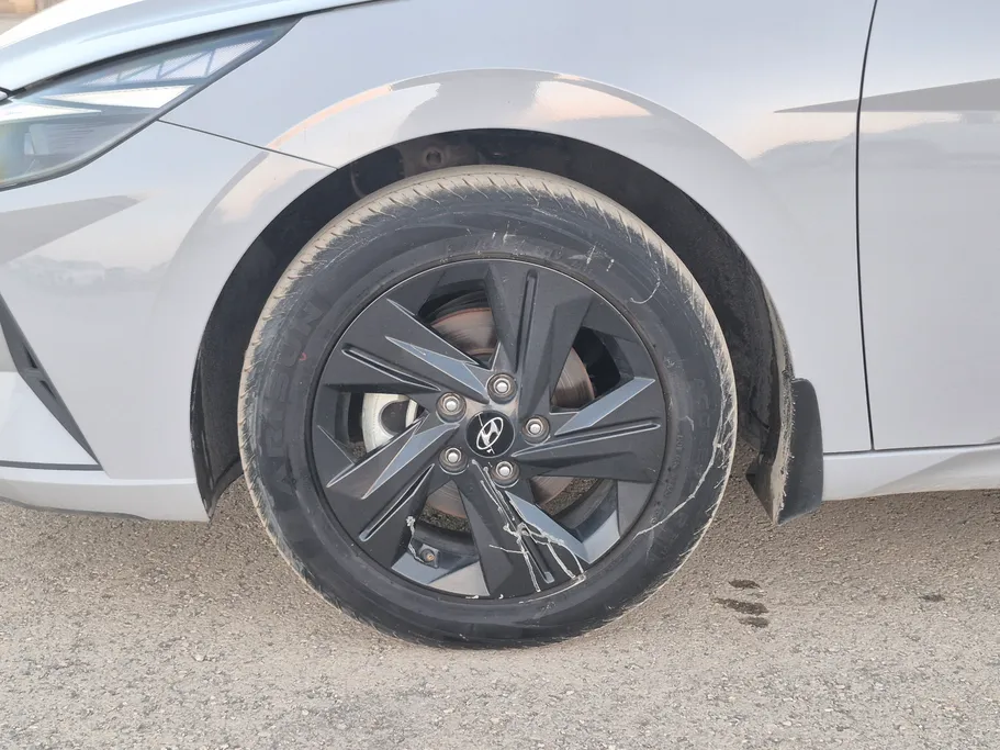 2023 Hyundai Elantra Smart 