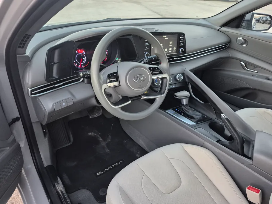 2023 Hyundai Elantra Smart 