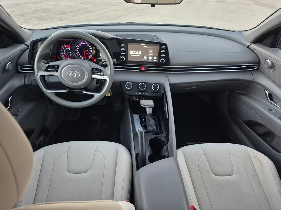 2023 Hyundai Elantra Smart 