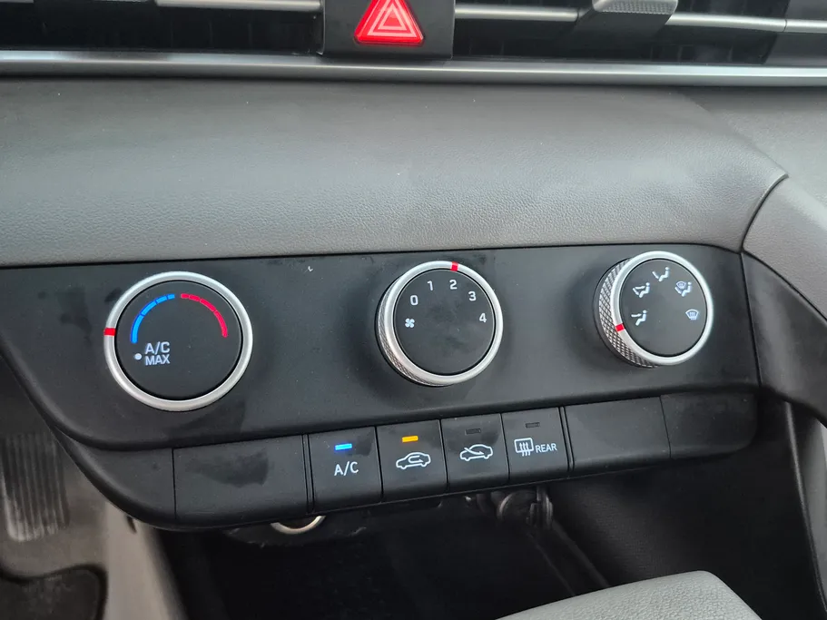 2023 Hyundai Elantra Smart 
