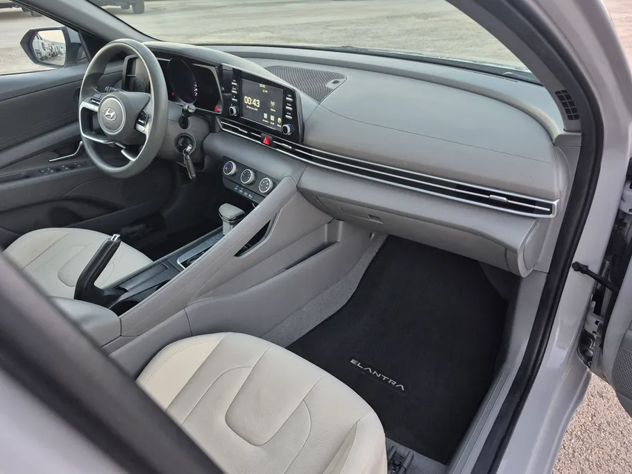 2023 Hyundai Elantra Smart 