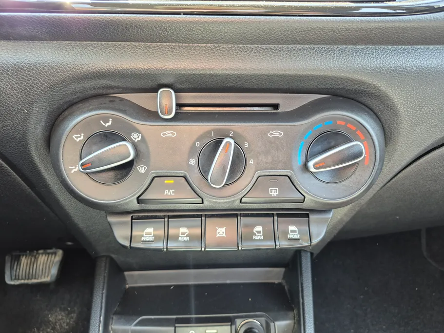2022 Kia Pegas LX 