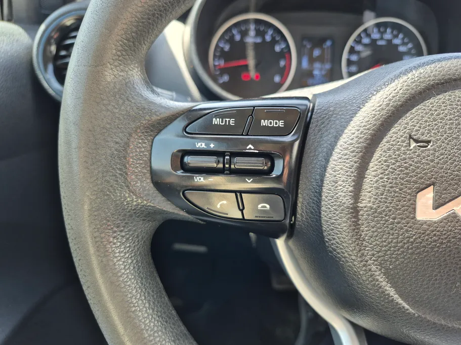 2022 Kia Pegas LX 