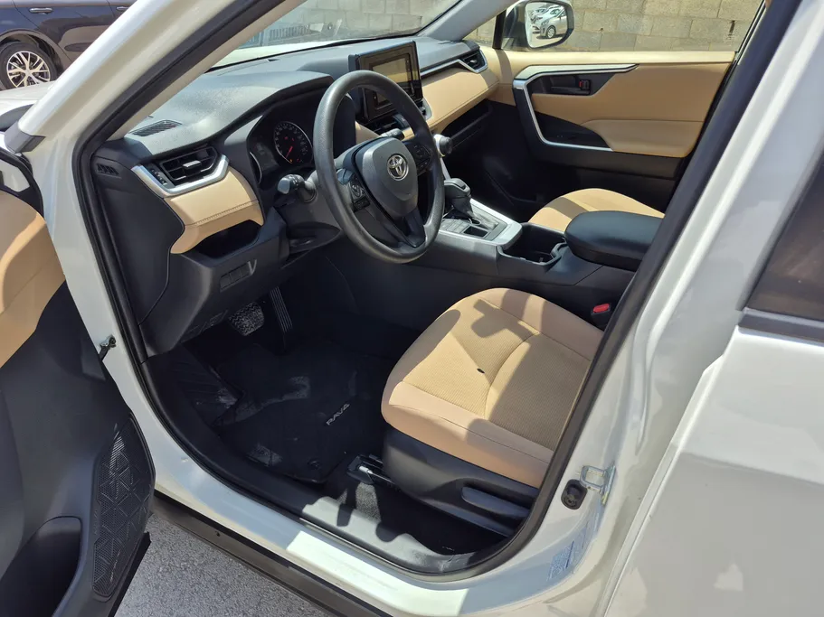 2022 Toyota RAV4 LE 