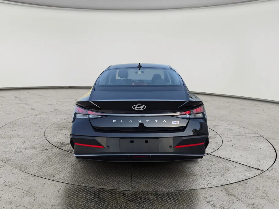 2025 Hyundai Elantra Smart 