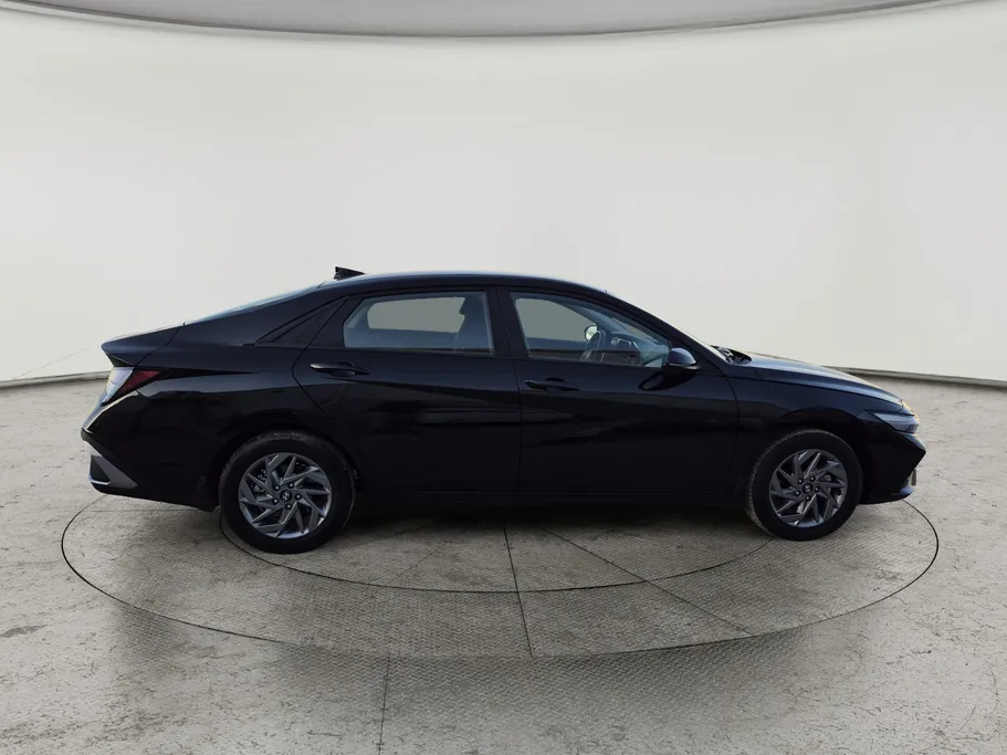 2025 Hyundai Elantra Smart 