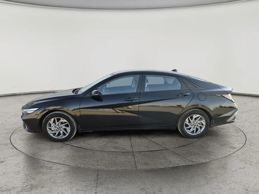 2025 Hyundai Elantra Smart 