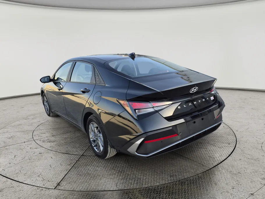 2025 Hyundai Elantra Smart 