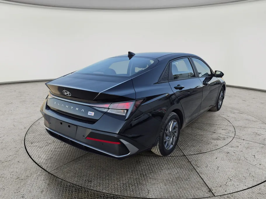 2025 Hyundai Elantra Smart 