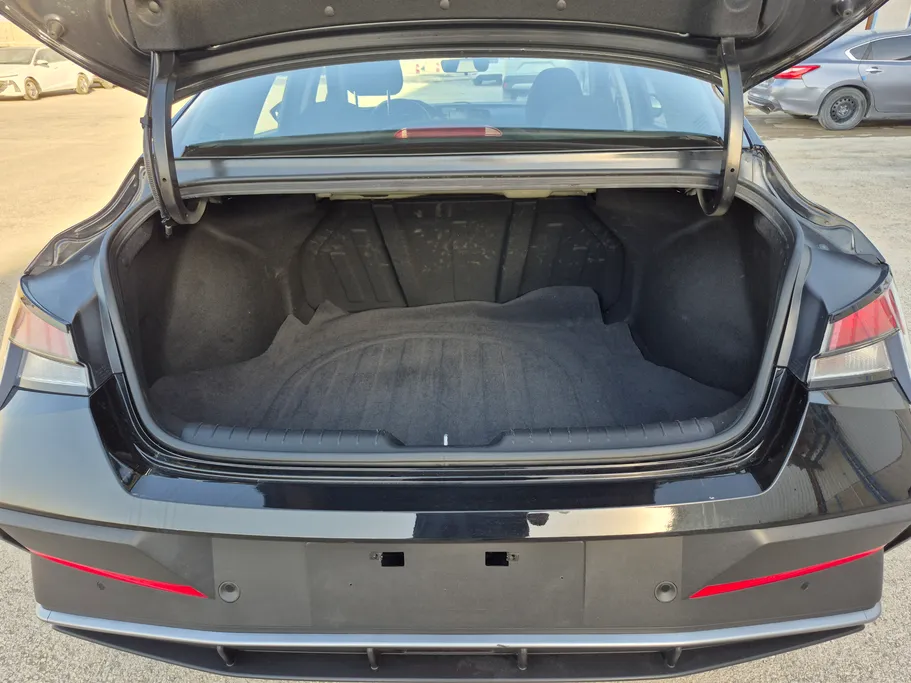 2025 Hyundai Elantra Smart 