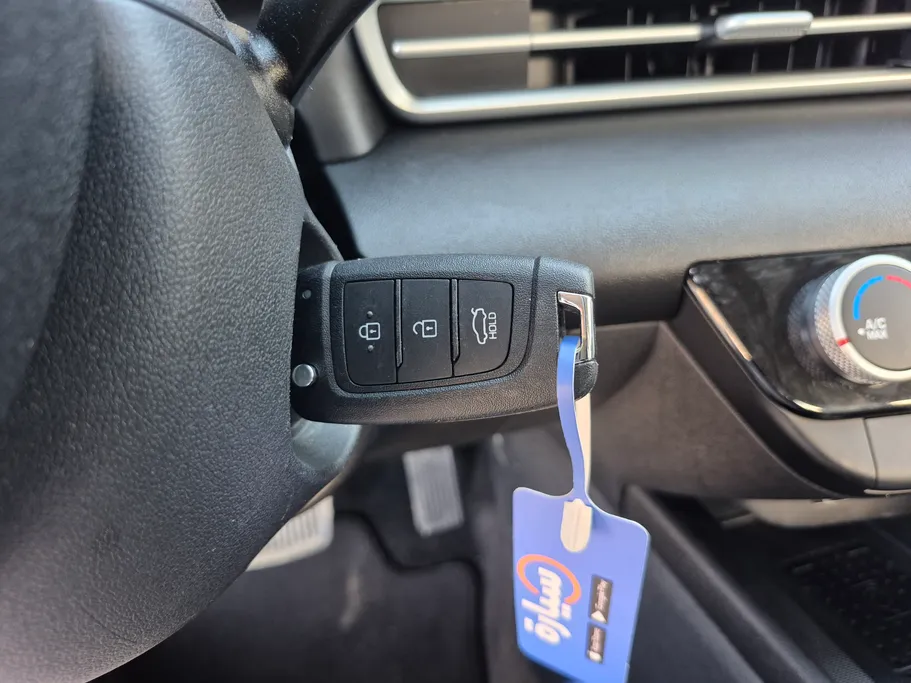 2025 Hyundai Elantra Smart 