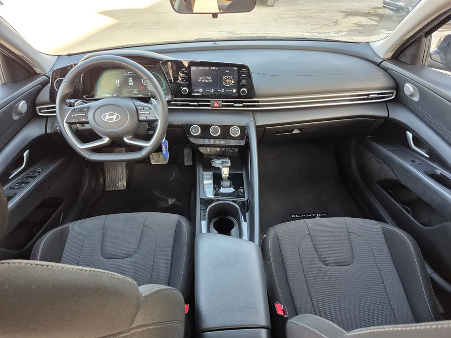 2025 Hyundai Elantra Smart 