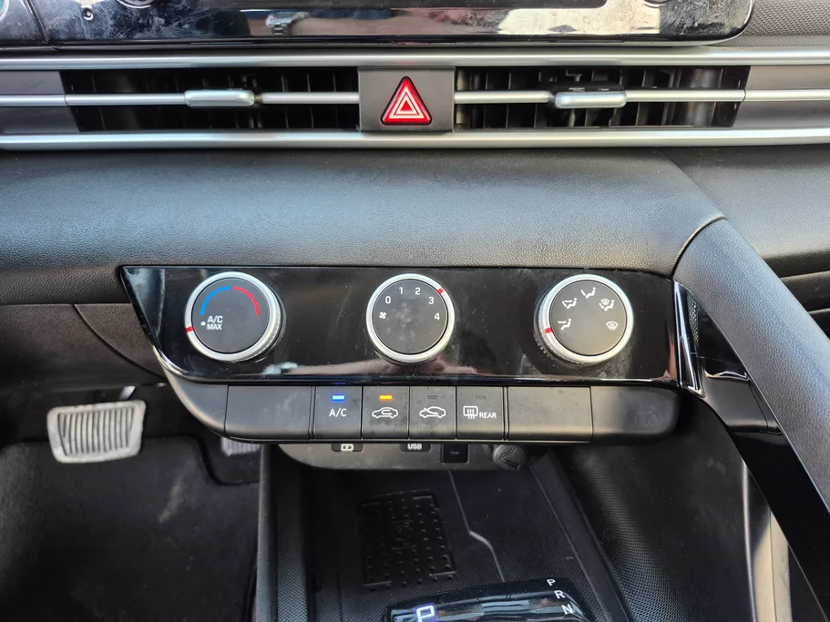 2025 Hyundai Elantra Smart 