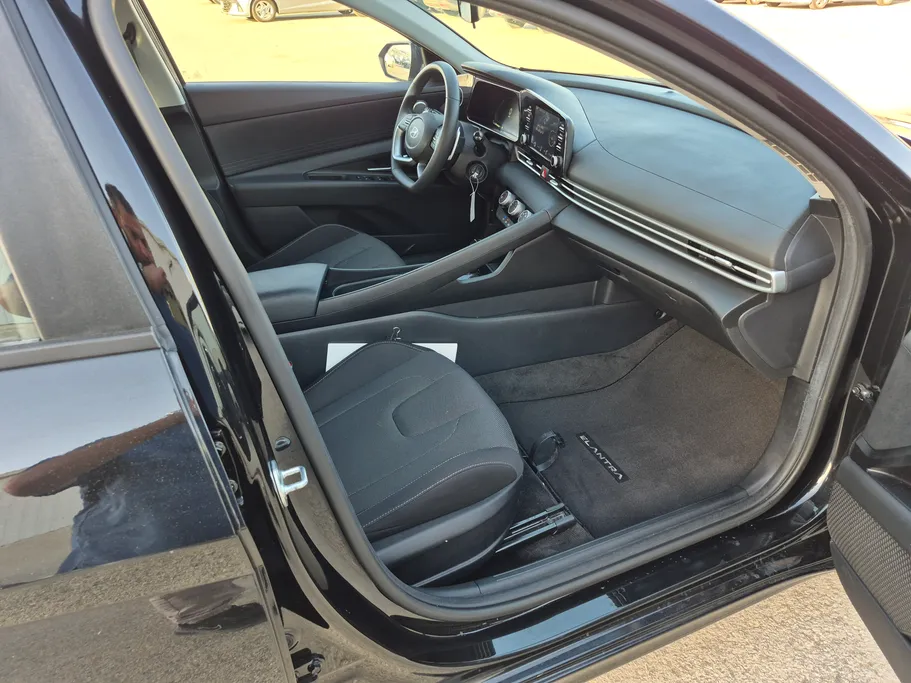2025 Hyundai Elantra Smart 