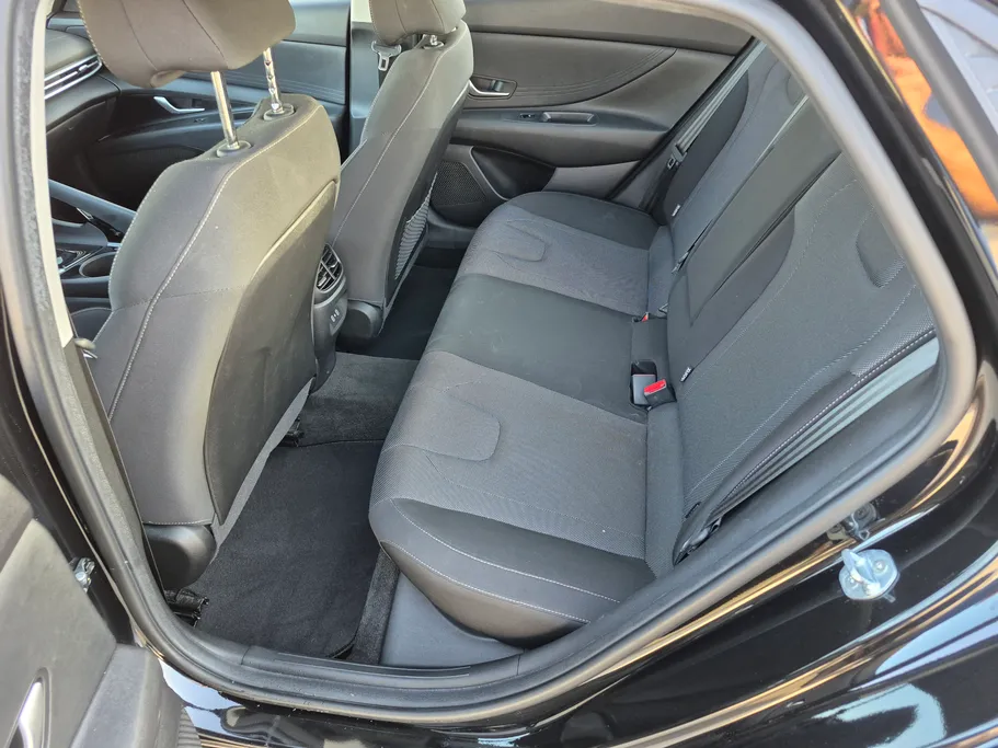 2025 Hyundai Elantra Smart 
