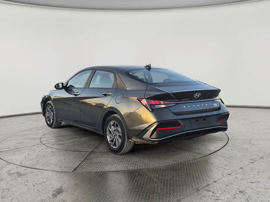 2025 Hyundai Elantra Smart 