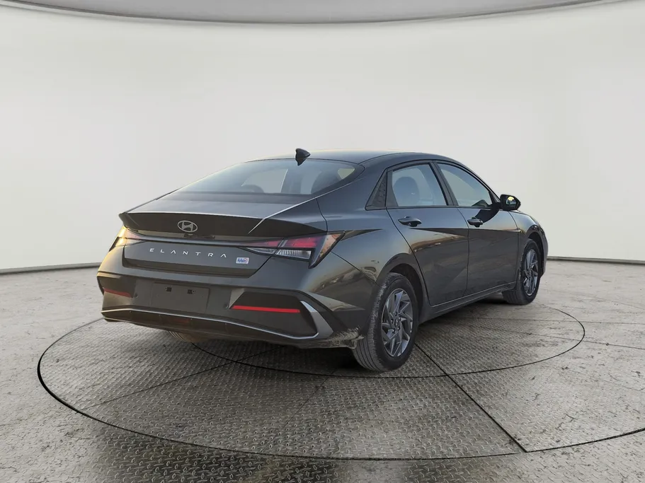 2025 Hyundai Elantra Smart 