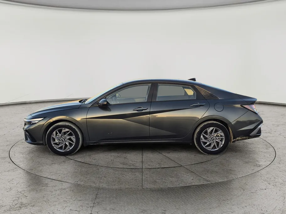 2025 Hyundai Elantra Smart 