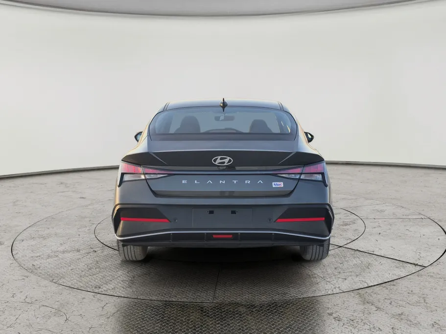 2025 Hyundai Elantra Smart 