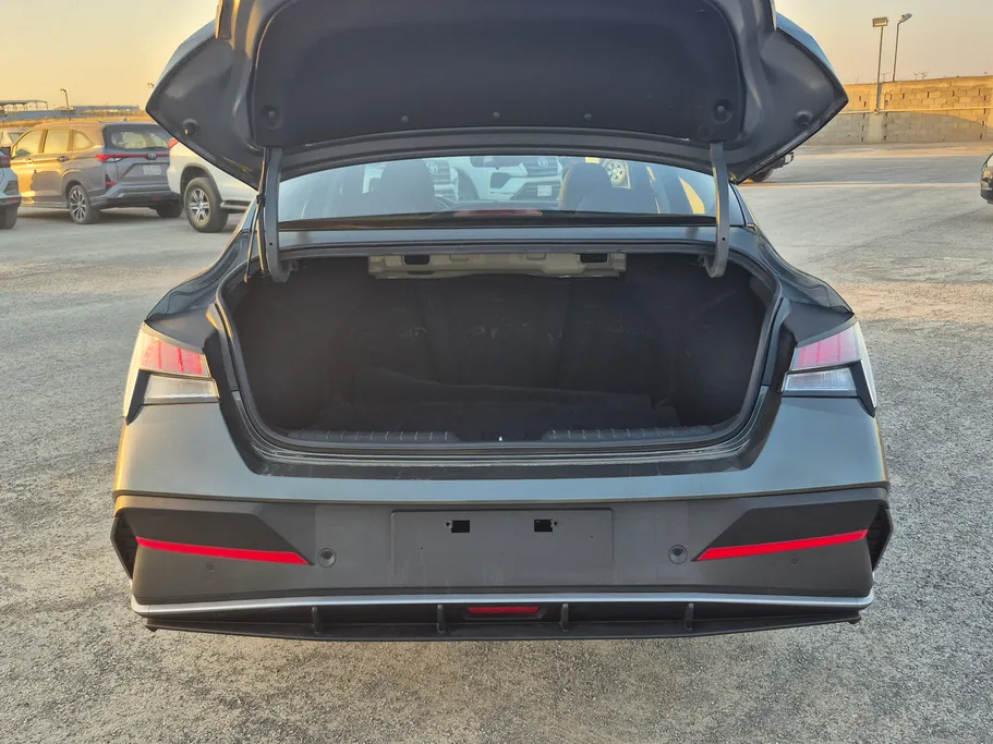 2025 Hyundai Elantra Smart 