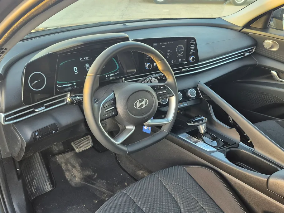 2025 Hyundai Elantra Smart 