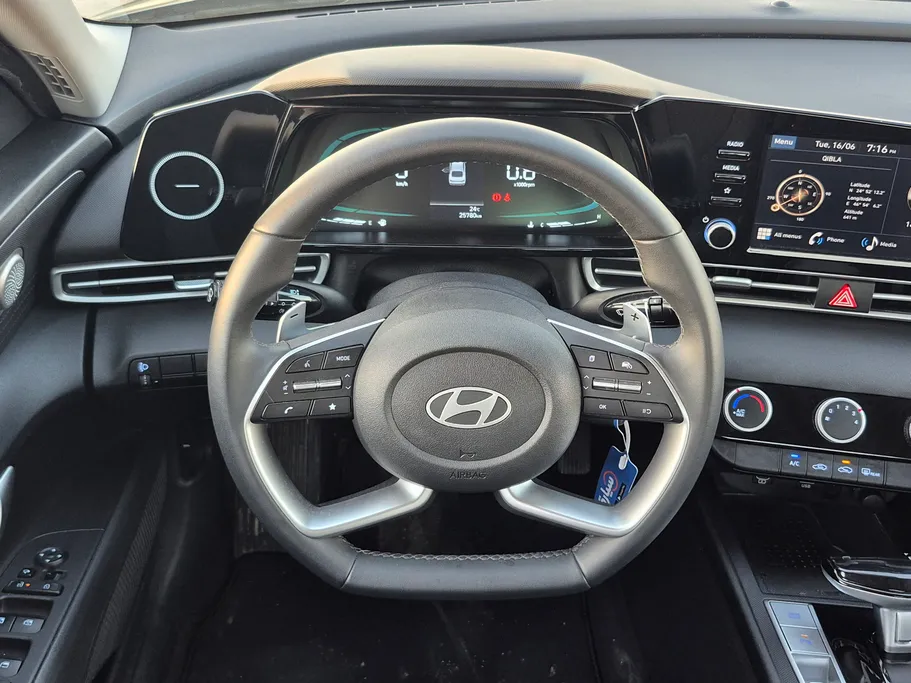 2025 Hyundai Elantra Smart 
