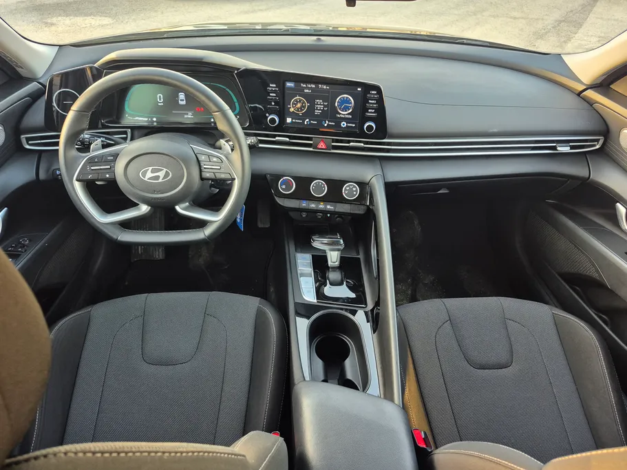 2025 Hyundai Elantra Smart 