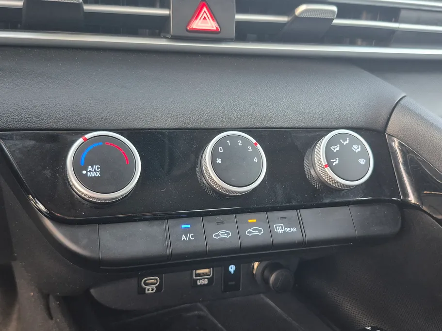 2025 Hyundai Elantra Smart 