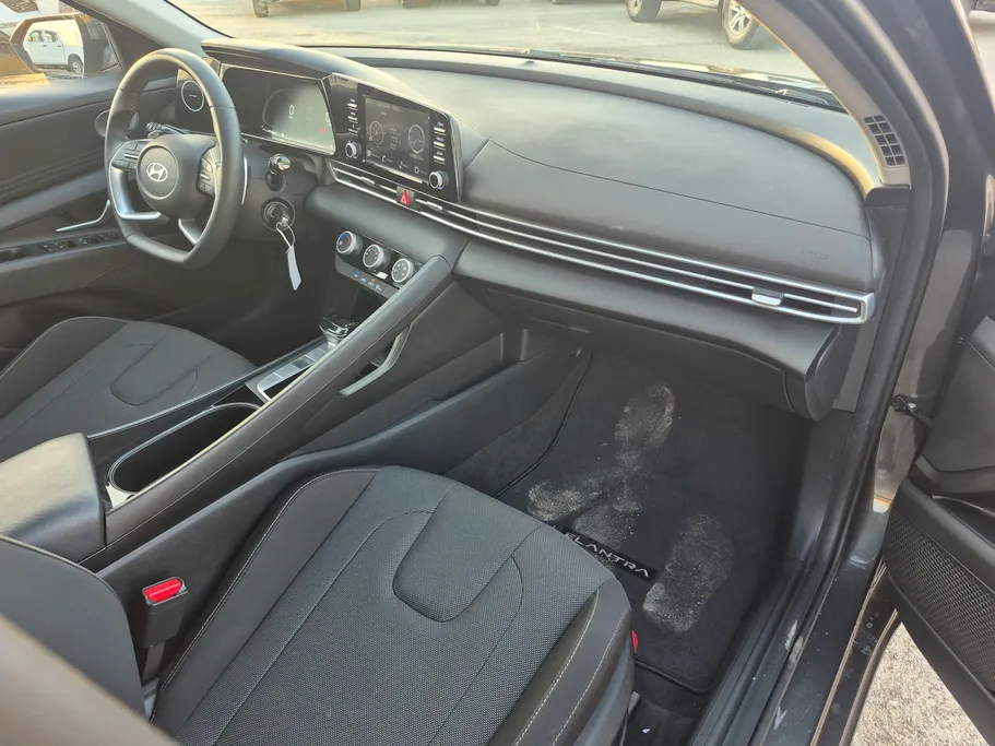 2025 Hyundai Elantra Smart 