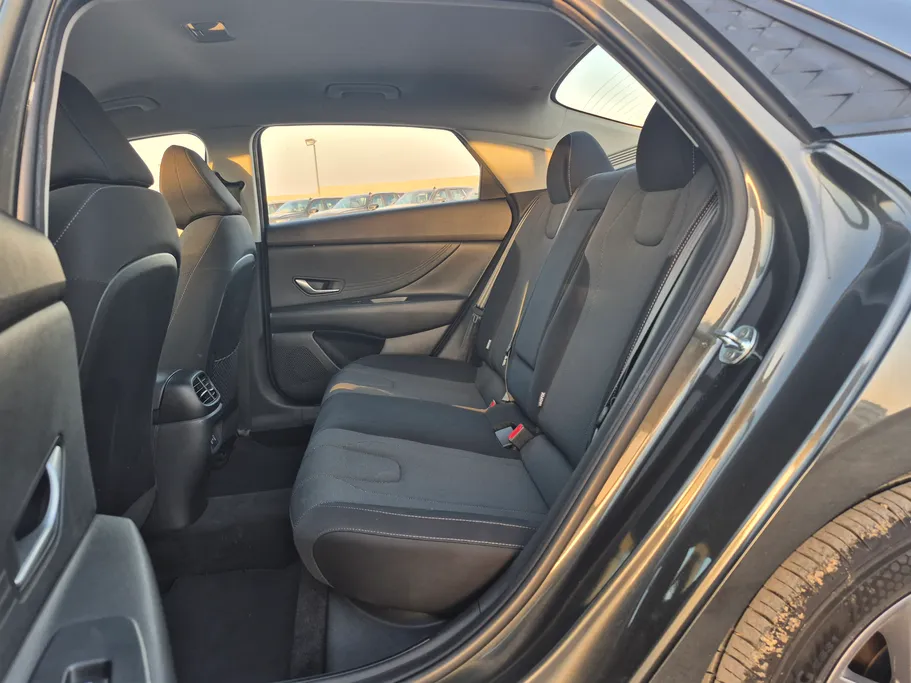 2025 Hyundai Elantra Smart 