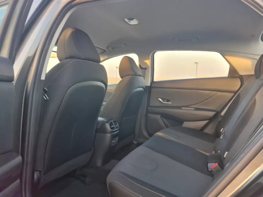 2025 Hyundai Elantra Smart 