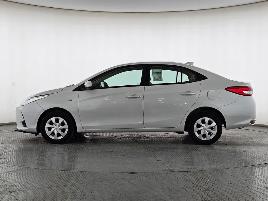 2022 Toyota Yaris  Y 
