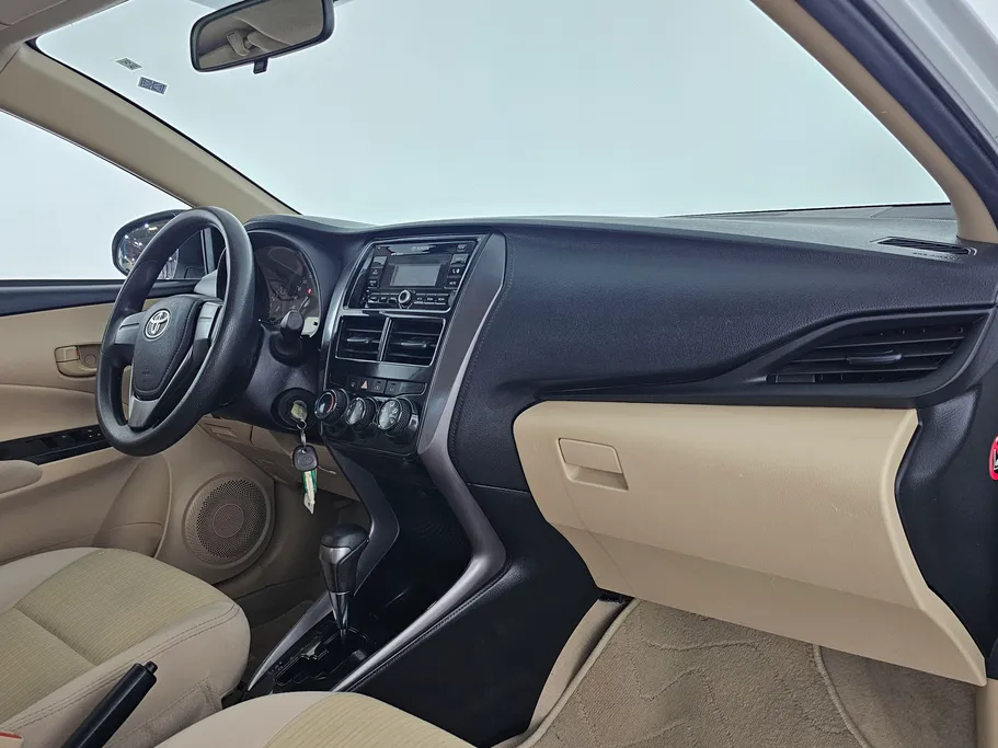 2022 Toyota Yaris  Y 