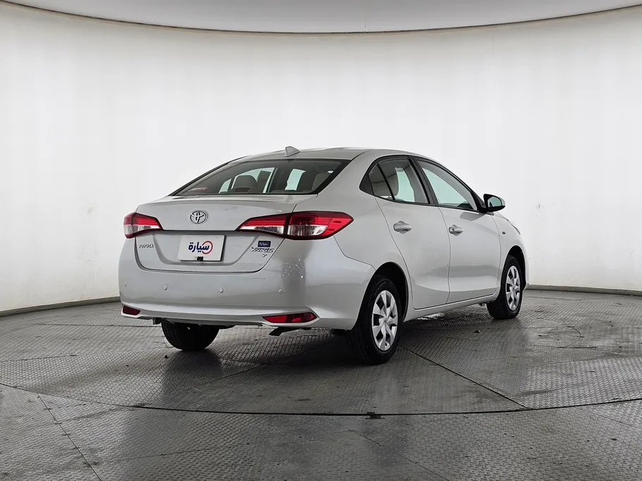 2022 Toyota Yaris  Y 