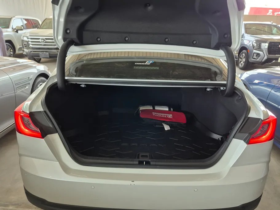 2025 Toyota Camry  LE HEV 