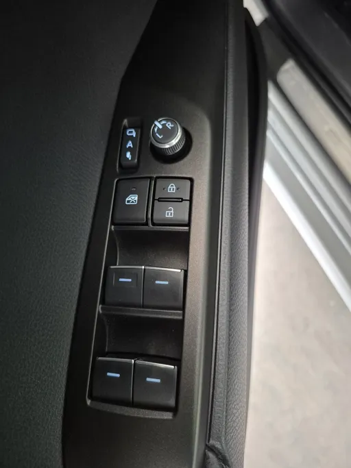 2025 Toyota Camry  LE HEV 