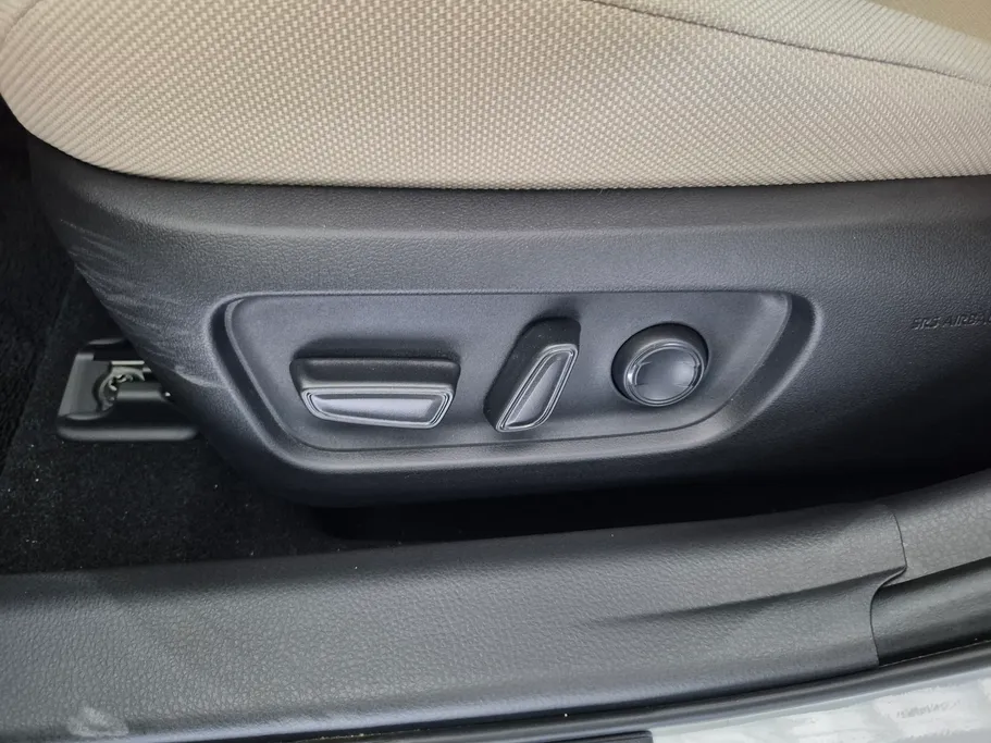 2025 Toyota Camry  LE HEV 
