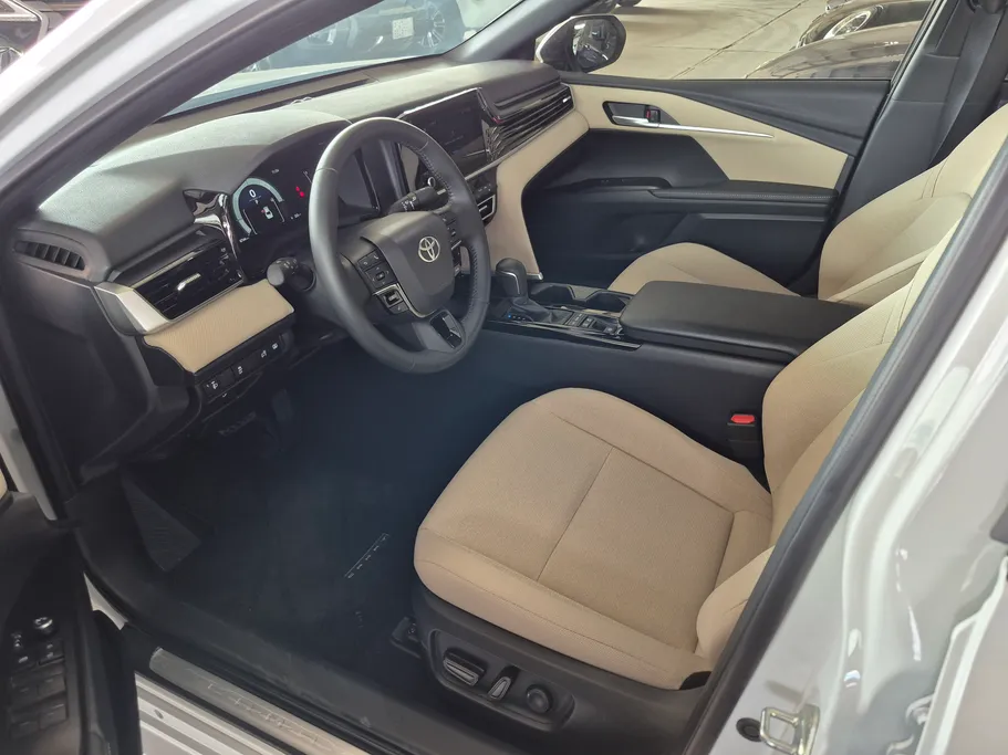 2025 Toyota Camry  LE HEV 