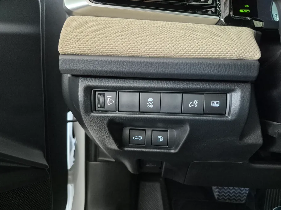 2025 Toyota Camry  LE HEV 