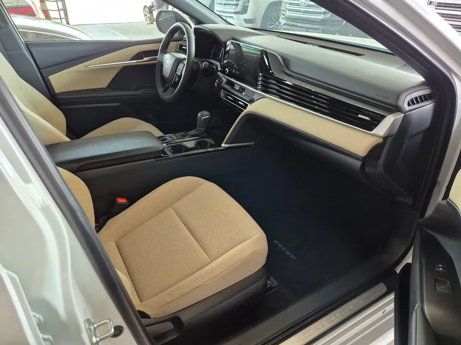 2025 Toyota Camry  LE HEV 