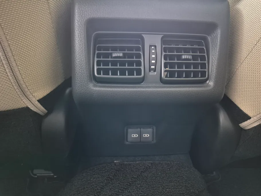 2025 Toyota Camry  LE HEV 