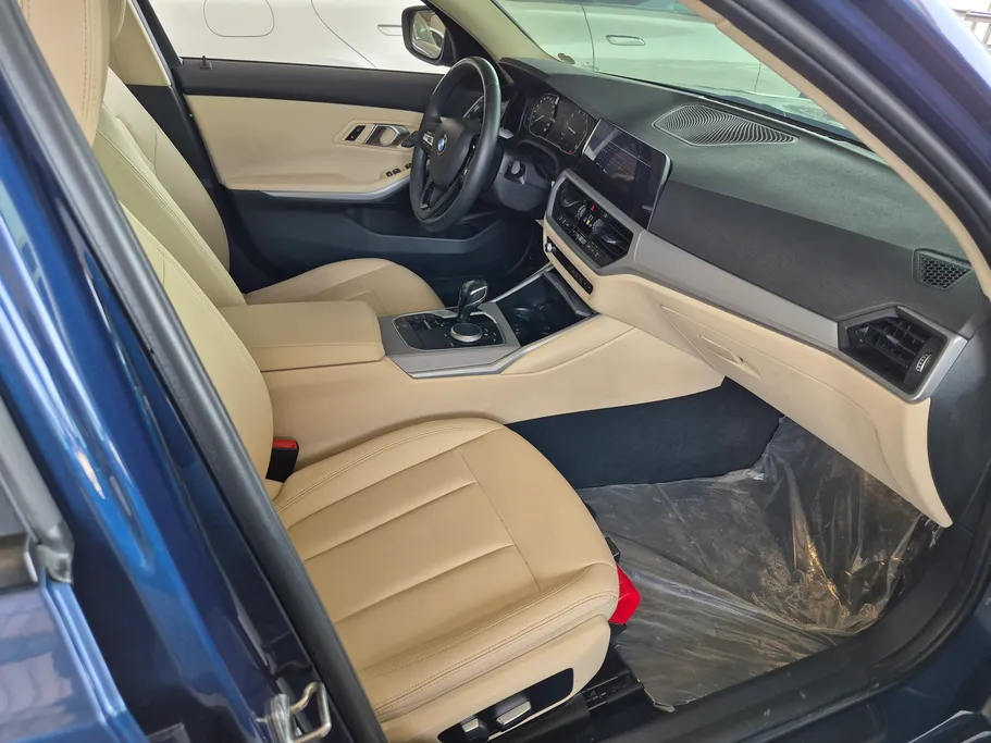 بي ام دبليو الفئة الثالثة 320i  2021 