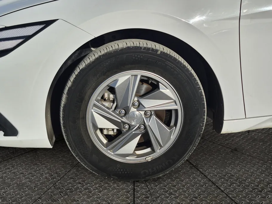 2024 Hyundai Elantra Smart 