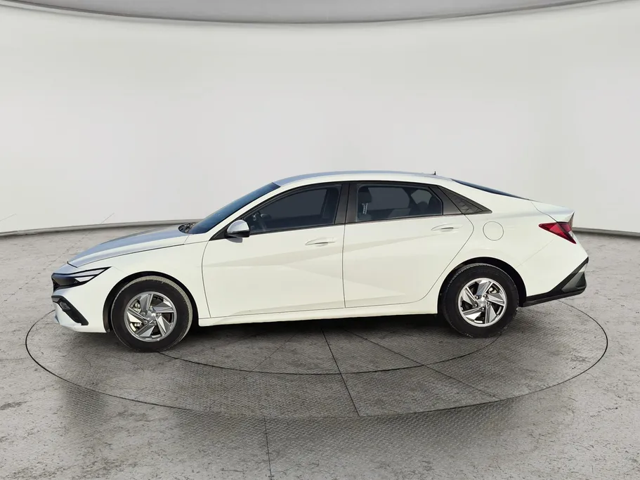 2024 Hyundai Elantra Smart 