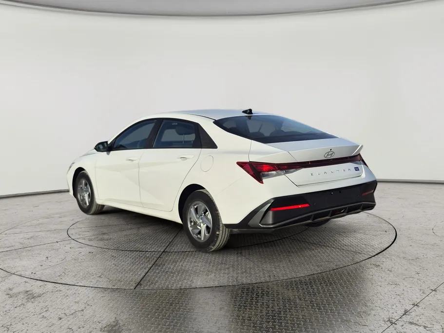 2024 Hyundai Elantra Smart 
