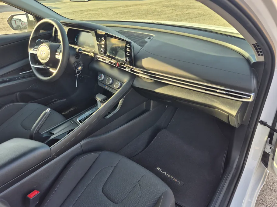 2024 Hyundai Elantra Smart 
