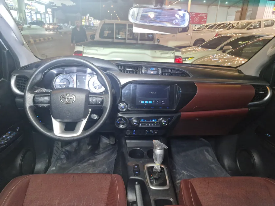2025 Toyota Hilux SGLX 